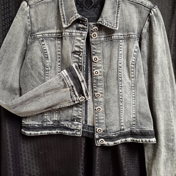 Stonewashed jean jacket with accent buttons. - Picture 1 of 7